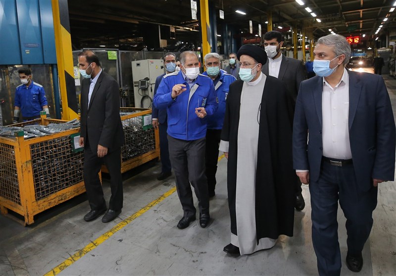 ۸ دستور رئیسی در بازدید از ایران خودرو: خودرو&zwnj;های دپوشده را ظرف ۲ ماه به بازار عرضه کنید
