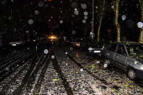وزش باد شدید و بارش تگرگ در تهران وزش باد شدید و بارش تگرگ در تهران