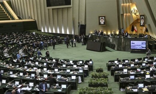 بلاتکلیفی دولت با مصوبه کمیسیون تلفیق برای اختصاص ارز ترجیحی سال آینده/ دولت 18 میلیارد دلار ارز ترجیحی نیاز دارد