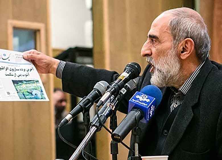 حسین شریعتمداری: روحانی می گوید به عراقچی اختیار دهید که تحریم ها یک روزه لغو شود؛ این یعنی می خواهند نسخه فروش ایران و مردمش را بپیچند حسین شریعتمداری: روحانی می گوید به عراقچی اختیار دهید که تحریم ها یک روزه لغو شود؛ این یعنی می خواهند نسخه فروش ایران و مردمش را بپیچند