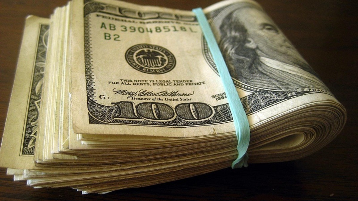 دوئل سیگنالهای مثبت و منفی برای دلار دوئل سیگنالهای مثبت و منفی برای دلار