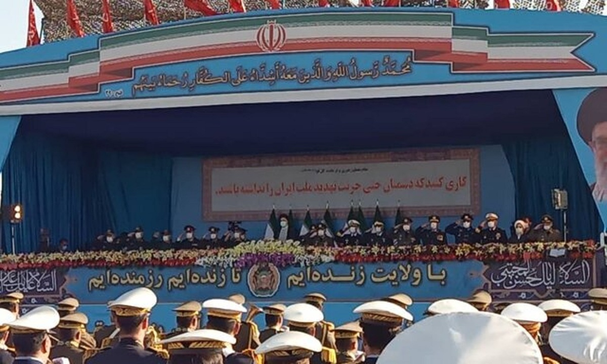 رئیسی در مراسم رژه روز ارتش: با کوچکترین حرکت خطایی، منطقه قتلگاه صهیونیستها خواهد شد رئیسی در مراسم رژه روز ارتش: با کوچکترین حرکت خطایی، منطقه قتلگاه صهیونیستها خواهد شد