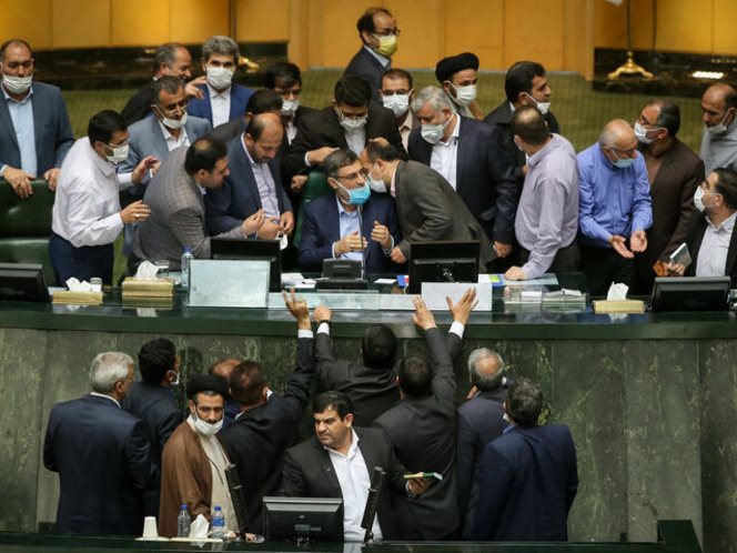 نه مجلس نه دولت حاضر نیستند حذف ارز ۴۲۰۰ تومانی را گردن بگیرند نه مجلس نه دولت حاضر نیستند حذف ارز ۴۲۰۰ تومانی را گردن بگیرند