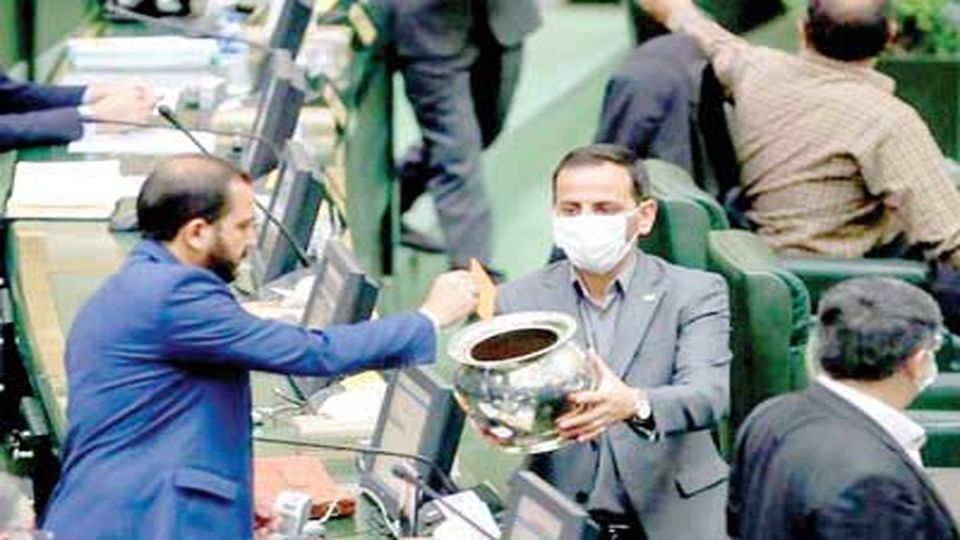 رقابت بر سر کرسی بیرقیب رقابت بر سر کرسی بیرقیب