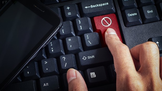 طرح صیانت؛ طرحی که قبل از تصویب اجرا میشود؟! - یک نماینده مجلس: بگوییم اینترنت با سرعت بالا خطرآفرین است جهان به ما میخندد طرح صیانت؛ طرحی که قبل از تصویب اجرا میشود؟! - یک نماینده مجلس: بگوییم اینترنت با سرعت بالا خطرآفرین است جهان به ما میخندد