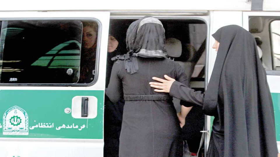 جریمه نقدی بدحجابها مصوبه قانونی ندارد و تفسیر شخصی است جریمه نقدی بدحجابها مصوبه قانونی ندارد و تفسیر شخصی است