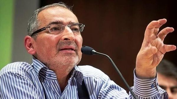 کنایه سنگین زیباکلام به رئیسی/ با حواله دادن مشکلات آبی گرم نمیشود کنایه سنگین زیباکلام به رئیسی/ با حواله دادن مشکلات آبی گرم نمیشود