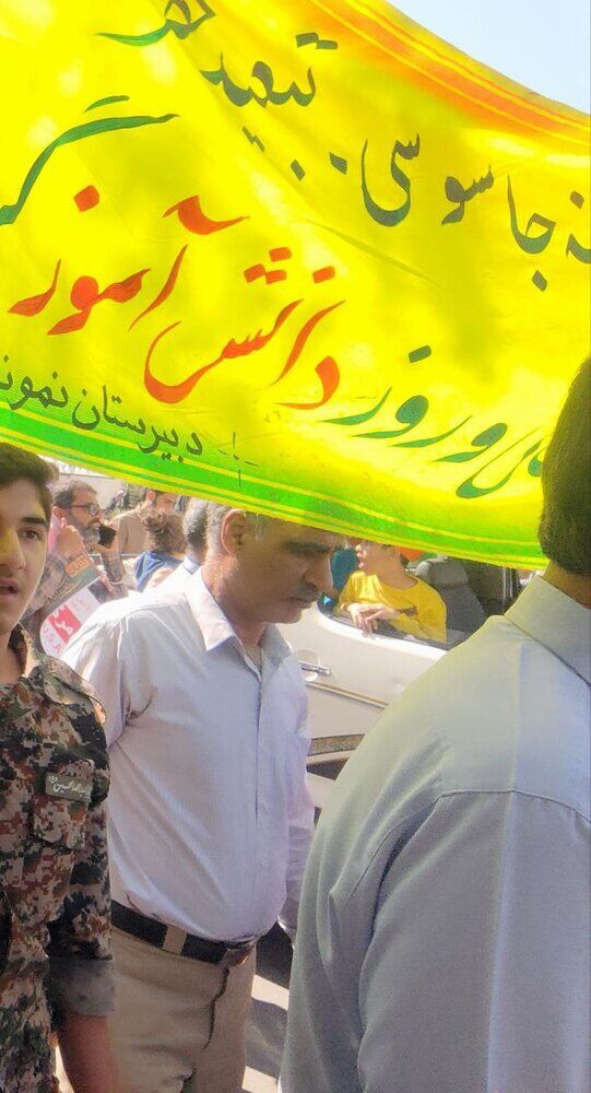 حضور پدر مهدی طارمی در راهپیمایی