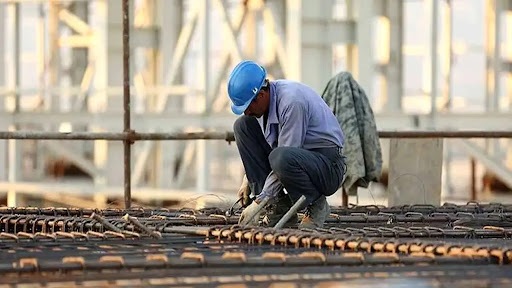 اعلام حداقل حقوق کارگران در سال ۱۴۰۳ / فرمول محاسبه حقوق مشخص شد