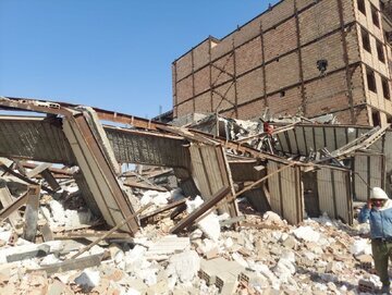 جلد عجیب روزنامه شهرداری/ حمله به آذری جهرمی برای انتقاد از مدیریت ضعیف زاکانی در خلازیر جلد عجیب روزنامه شهرداری/ حمله به آذری جهرمی برای انتقاد از مدیریت ضعیف زاکانی در خلازیر