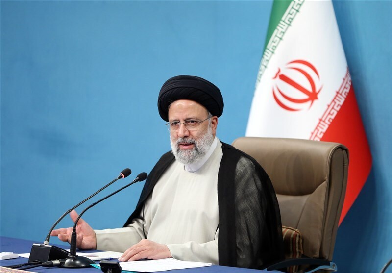 رئیسی: دنبال آن هستیم که قیمت دلار در سفره مردم تاثیر نداشته باشد / پول‌هایی در کشورهای دیگر داریم اما تماما تحت اشراف بانک مرکزی است / به پلتفرم‌های خارجی گفتیم همانطور که در کشورهای خارجی پاسخگو هستید اینجا هم پاسخگو باشید