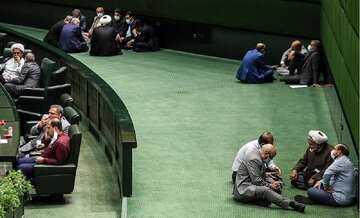 شفافیتِ نصفه و نیمه در مجلس /مقصران شکست طرح شفافیت چه کسانی هستند؟ شفافیتِ نصفه و نیمه در مجلس /مقصران شکست طرح شفافیت چه کسانی هستند؟