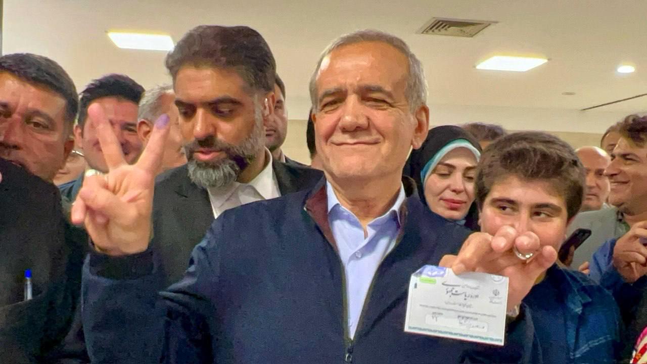 مسعود پزشکیان در نقش دهقان فدکار ظاهر شد