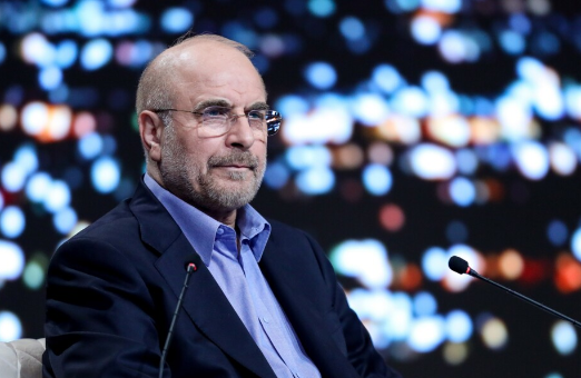 عکس قالیباف با گوشی آیفون آمریکاییاش جنجالی شد