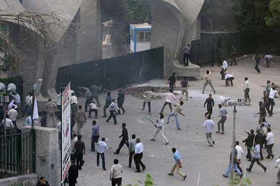 ۱۸ تیر؛ یک ریشتراش، چند دانشجو و کمی خون