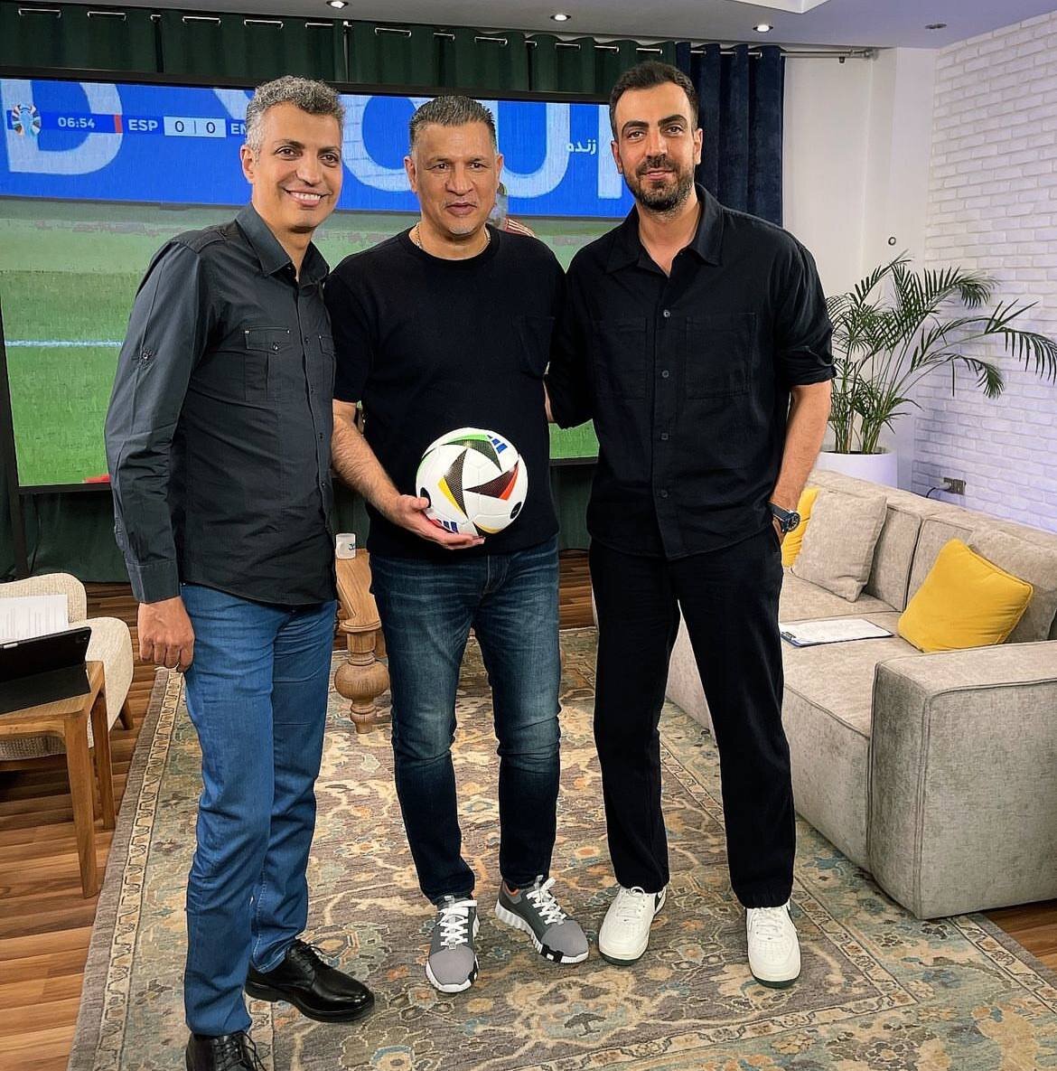 لبخند عادل فردوسیپور و برادرش کنار علی دایی