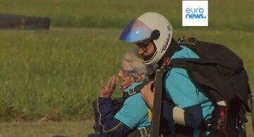 اقدام هیجانانگیز یک خانم به مناسبت ۱۰۲سالگیاش