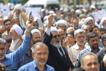 ۲ عکس عجیب علیه مذاکرات ایران و آمریکا در عمان/ مکان: خیابان های قم ۲ عکس عجیب علیه مذاکرات ایران و آمریکا در عمان/ مکان: خیابان های قم