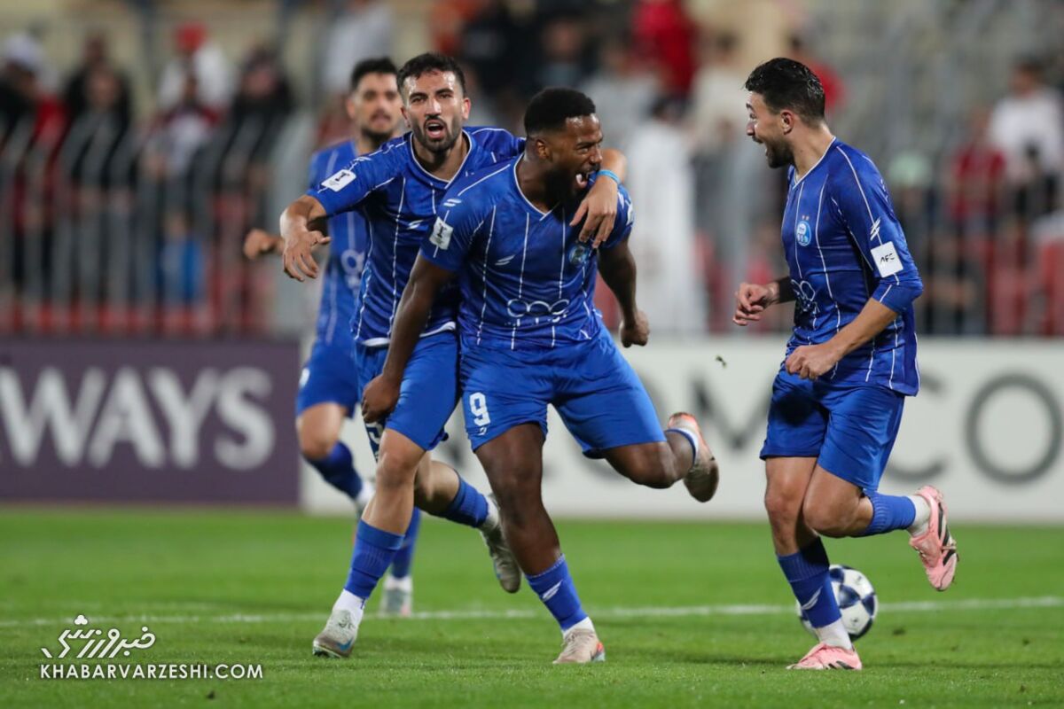 مهاجم سابق استقلال، مهاجم خارجی را تحویل گرفت؛ به سپاهان هم گل میزند مهاجم سابق استقلال، مهاجم خارجی را تحویل گرفت؛ به سپاهان هم گل میزند