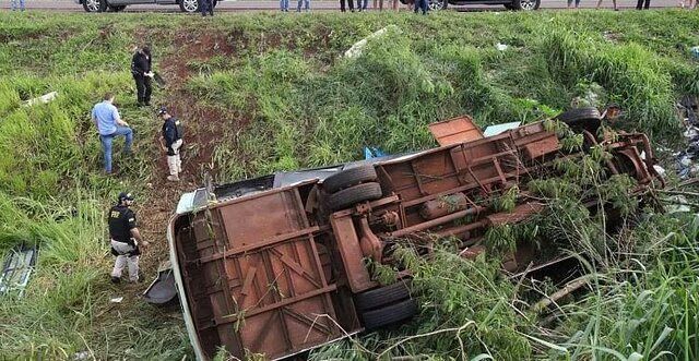 ۴۲ کشته و زخمی در پی واژگونی اتوبوس