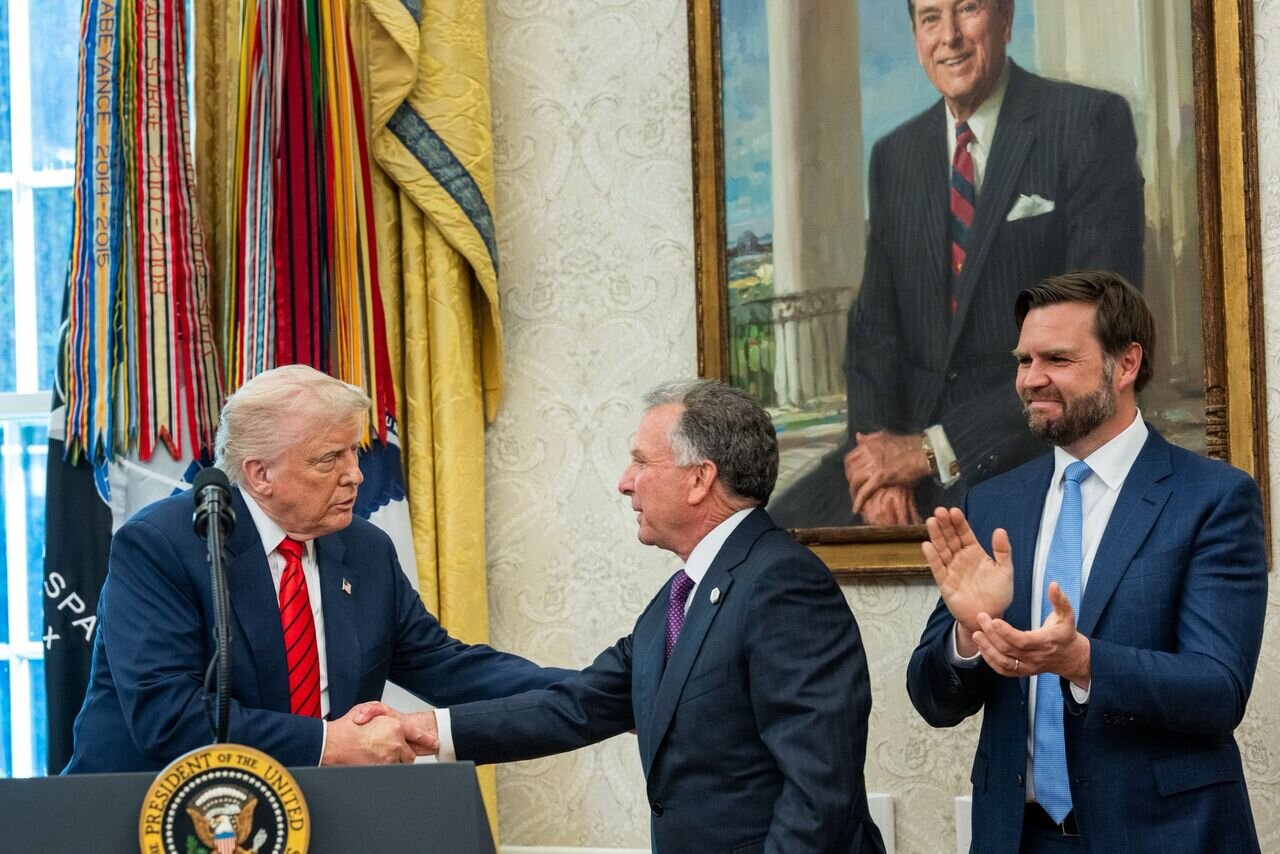 چرخشهای ترامپ درباره ایران؛ از تهدید تا مذاکره/ بازی راهبردی یا سردرگمی سیاسی؟