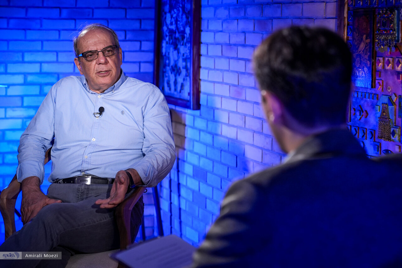 عباس عبدی: اصلاح‌ طلبان از ستیز عبور کرده‌اند/ حرف‌های هاشمی درباره انتخابات ۸۴، یک شوخی بود/ براندازی یک سیاستِ ریسکی است