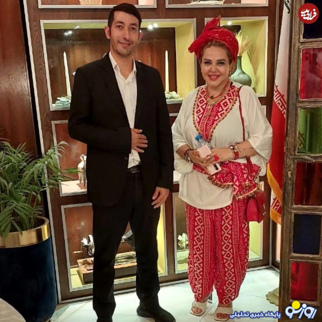 استایل تابستانی بازیگر خانم ۵۲ ساله با شلوار سندبادی