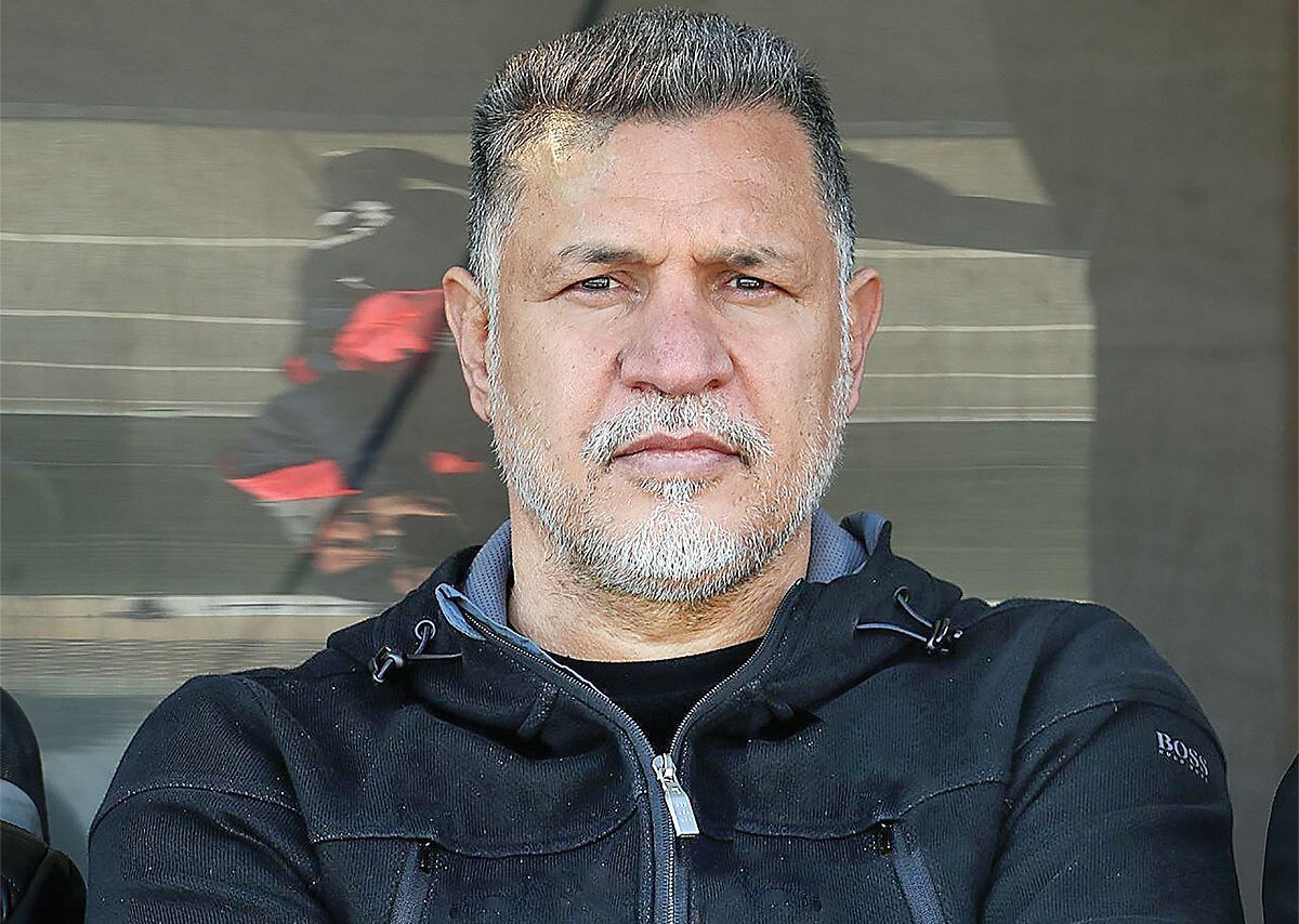 واکنش علی دایی به انتشار تصویری از او روی تخت بیمارستان؛ پلیس فتا رسیدگی کند