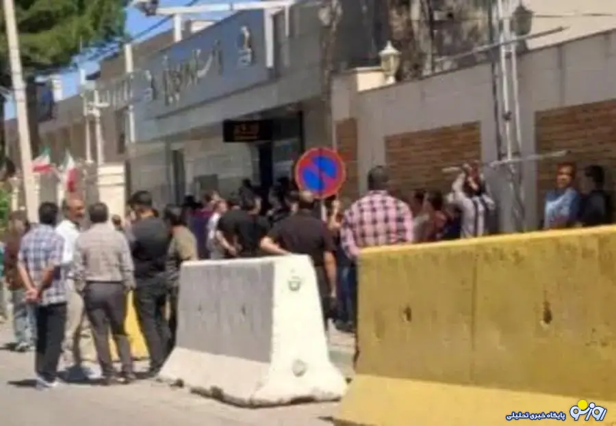 تجمع کارگران «پویا نخ» در اعتراض به بلاتکلیفی تجمع کارگران «پویا نخ» در اعتراض به بلاتکلیفی