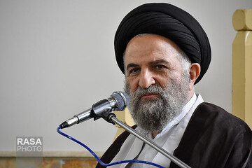 انتقاد عضو جامعه مدرسین از تضعیف دولت توسط نمایندگان مجلس و چهره های سیاسی/ بعضی از همین منتقدین اگر مسئول بودند اوضاع شاید بدتر از الان بود انتقاد عضو جامعه مدرسین از تضعیف دولت توسط نمایندگان مجلس و چهره های سیاسی/ بعضی از همین منتقدین اگر مسئول بودند اوضاع شاید بدتر از الان بود