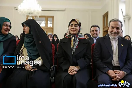 عراقچی و همسرش در مراسم میلاد حضرت زهرا/عکس