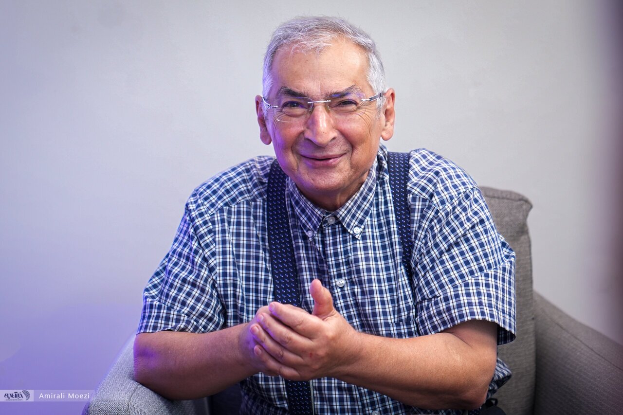 زیباکلام: دود از کنده طبقه متوسط بلند می‌شود!