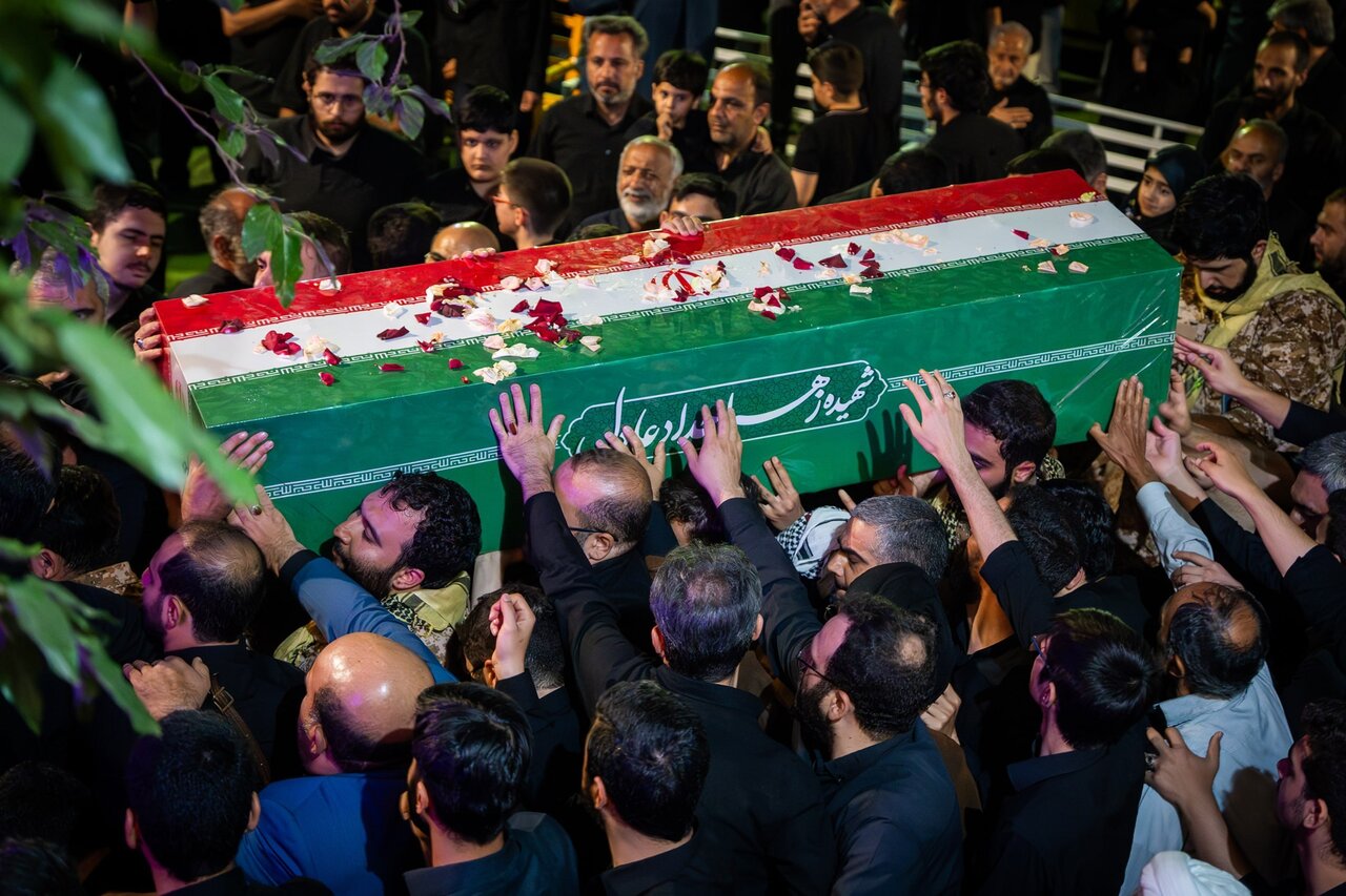 خداحافظی حداد عادل با همسر شهید رهبر معظم انقلاب