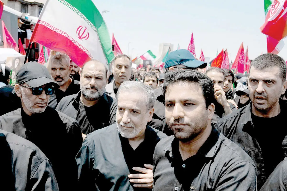 تندرو‌ها زائده‌های تشییع رهبر شهید بودند