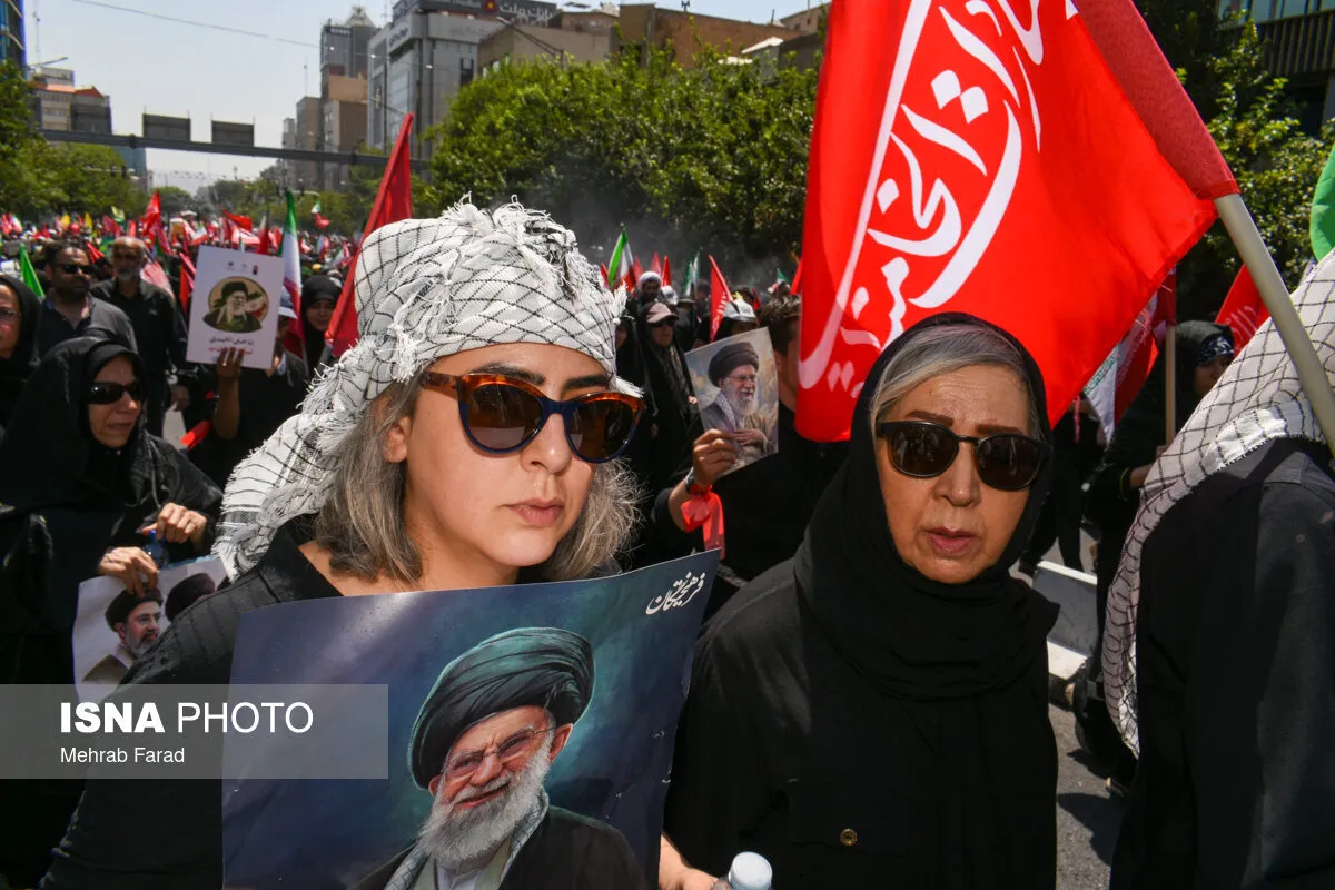 پوشش متفاوت زنان در مراسم تشییع پیکر رهبر شهید انقلاب