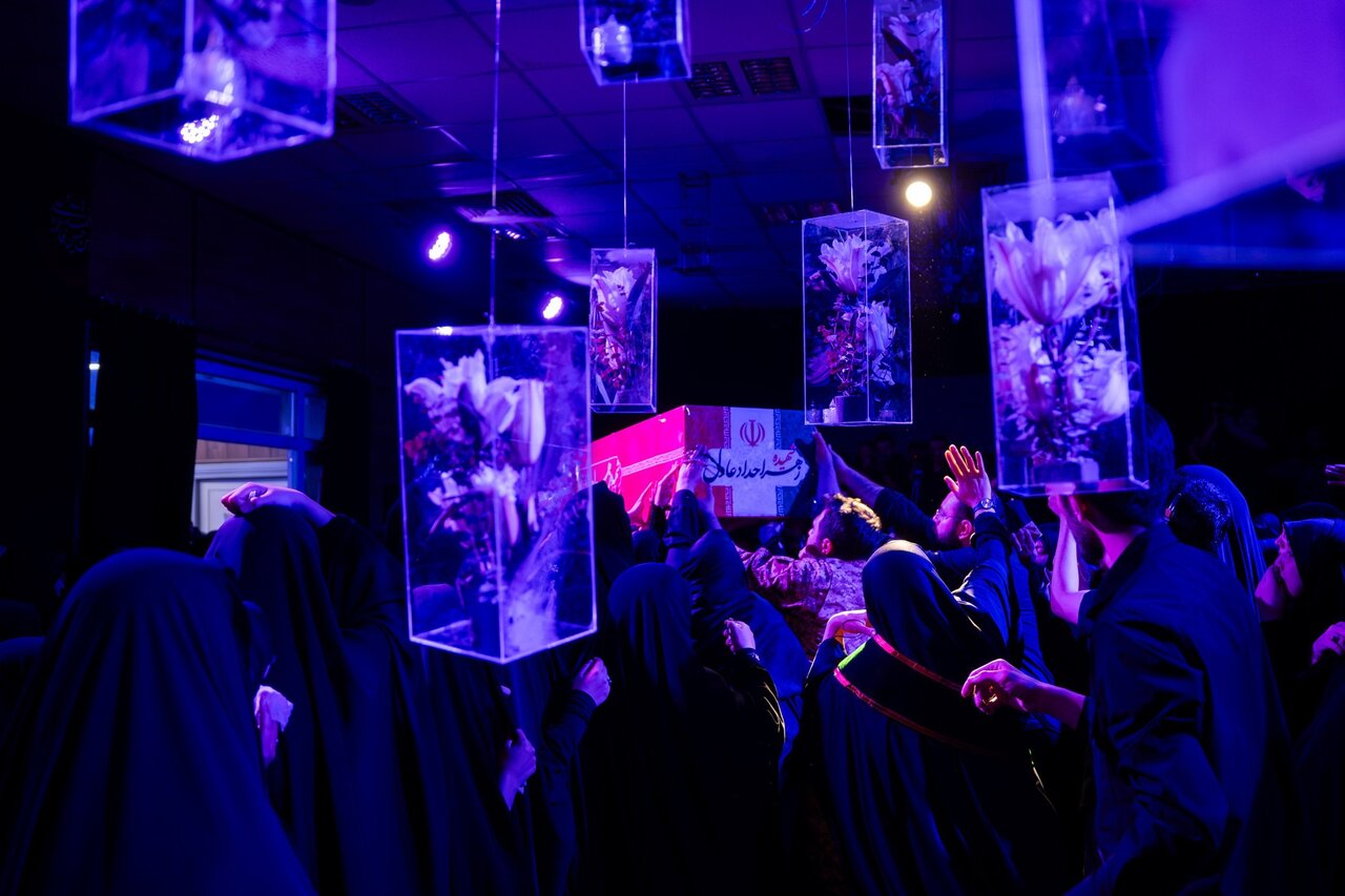 خداحافظی حداد عادل با همسر شهید رهبر معظم انقلاب