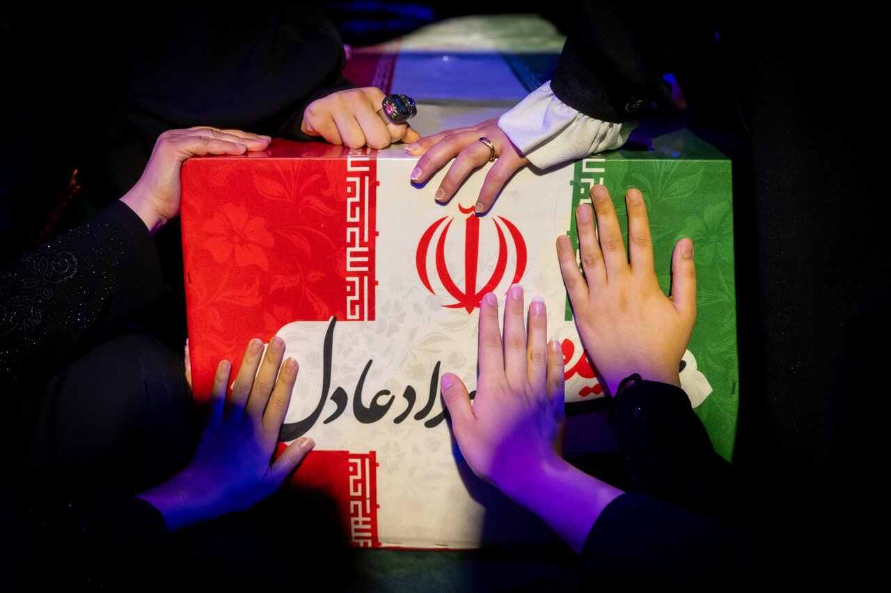 خداحافظی حداد عادل با همسر شهید رهبر معظم انقلاب