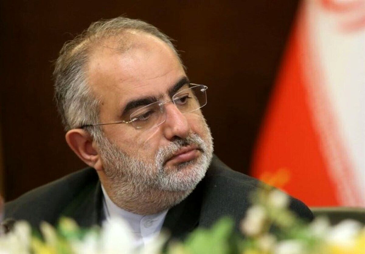توئیت حسام الدین آشنا در خصوص کسانی که برای مراسم تشییع نیامده بودند!