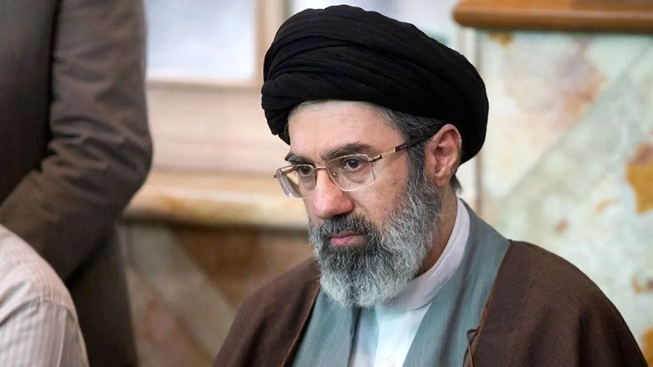 آیت الله مجتبی خامنه‌ای در مراسم تشییع خانواده شهید خود شرکت می‌کند؟